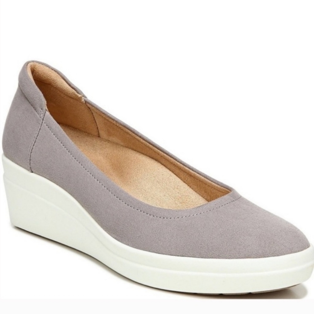 New. Naturalizer wedge shoes. Grey. 8.5 W